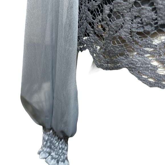 Grey lace top with chiffon long sleeves - Picture 3 of 3